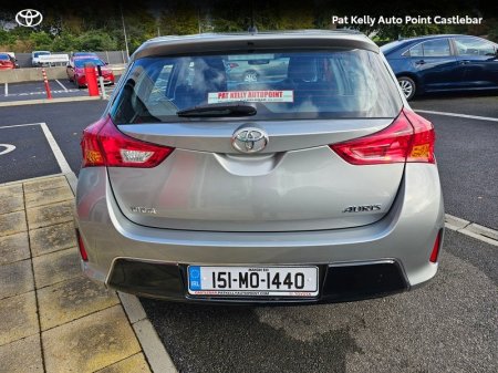 2015 Toyota Auris - photo 4