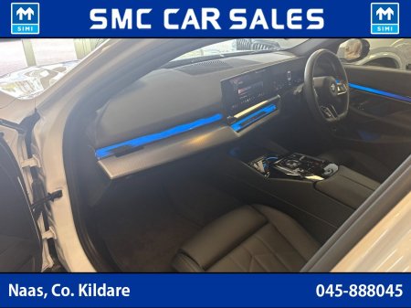 2025 BMW 5-Series - photo 16