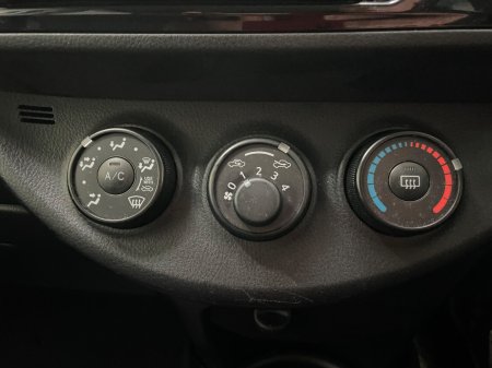 2018 Toyota Vitz - photo 13