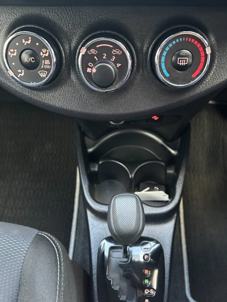 2018 Toyota Vitz - photo 18