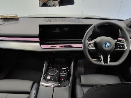 2026 BMW 5-Series - photo 4
