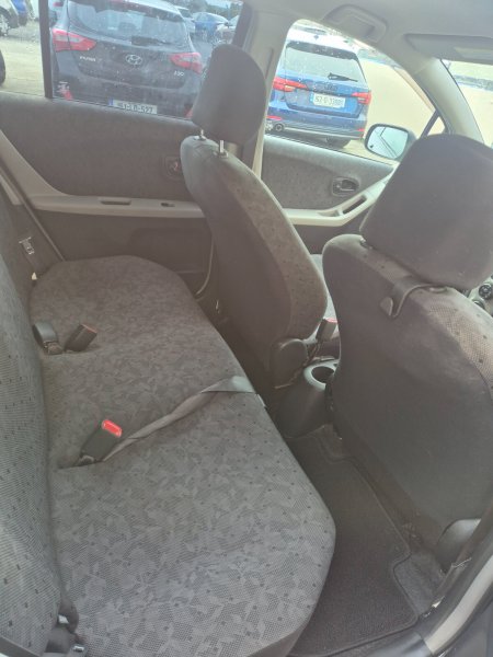 2011 Toyota Vitz - photo 9