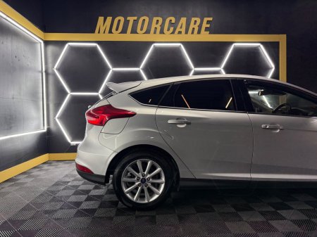 2017 Ford Focus - photo 8