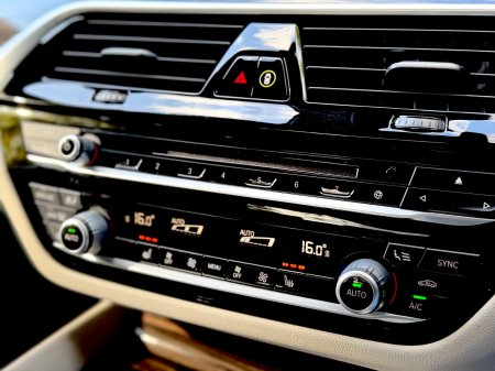 2017 BMW 5-Series - photo 25
