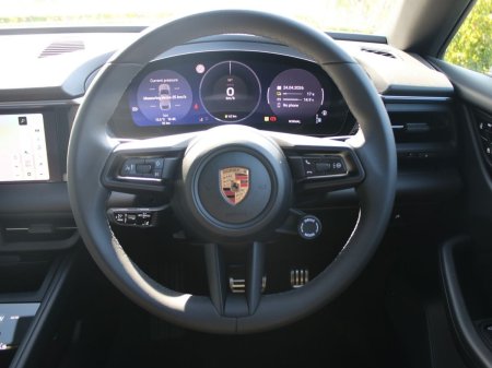 2026 Porsche Macan - photo 9