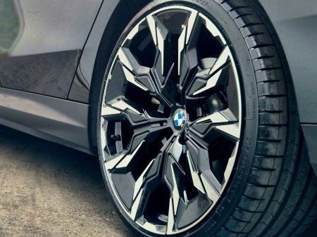 2025 BMW i5 - photo 5