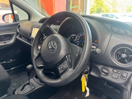 2019 Toyota Vitz - photo 18