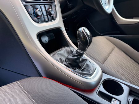 2011 Opel Astra - photo 17