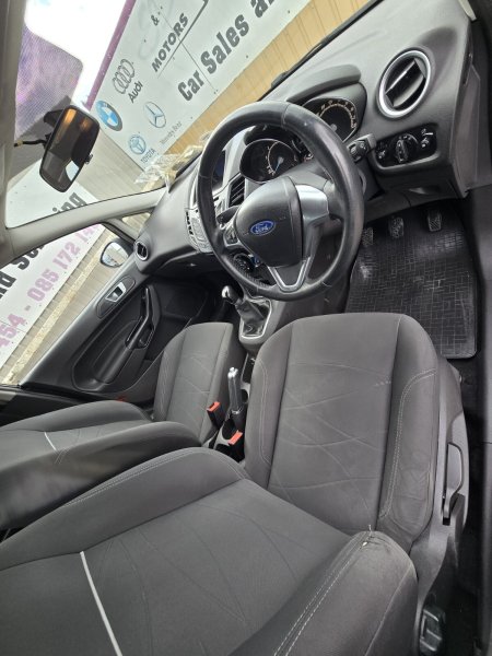 2016 Ford Fiesta - photo 14