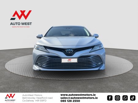 2019 Toyota Camry - photo 2