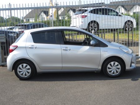 2019 Toyota Vitz - photo 5