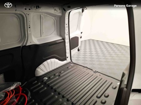 2025 Toyota Proace City - photo 11