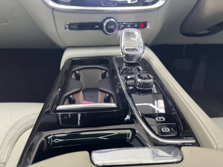2025 Volvo V60 - photo 10