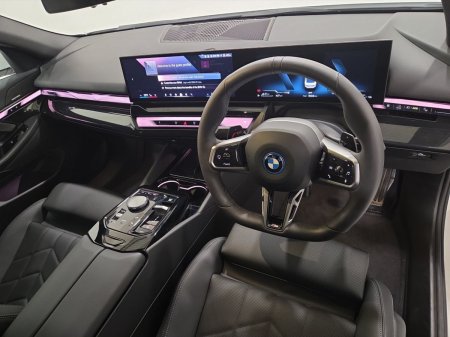 2025 BMW 5-Series - photo 6