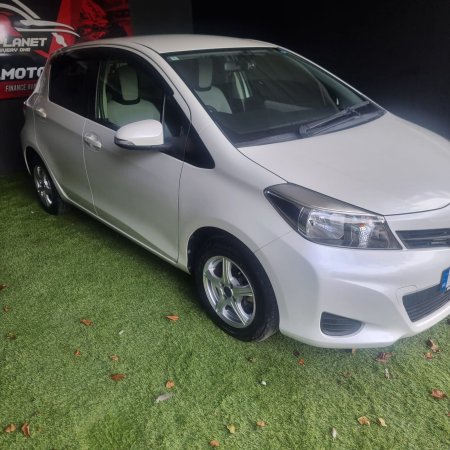 2014 Toyota Vitz - photo 6