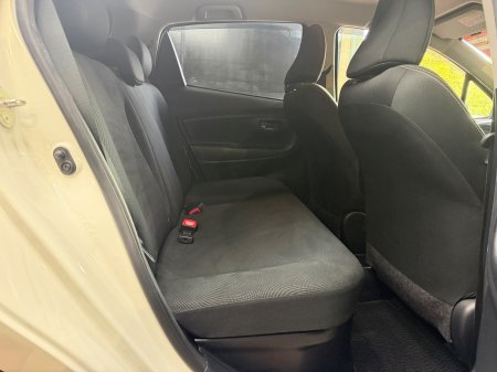 2018 Toyota Vitz - photo 27