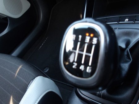 2017 Kia Stonic - photo 17