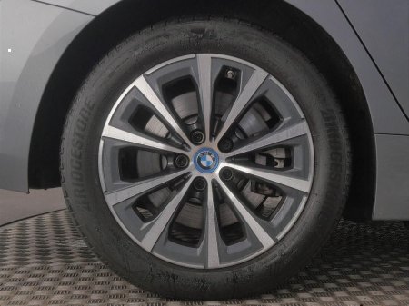 2024 BMW 3-Series - photo 14