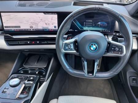 2024 BMW 5-Series - photo 5