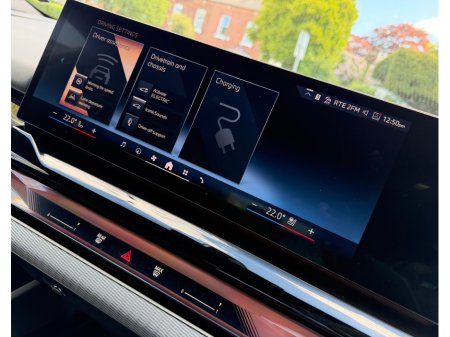 2025 BMW 5-Series - photo 33