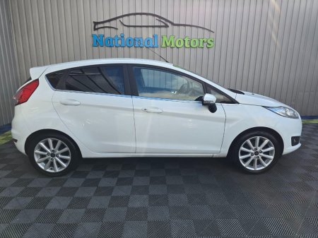 2015 Ford Fiesta - photo 2