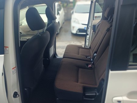 2017 Toyota Sienta - photo 9