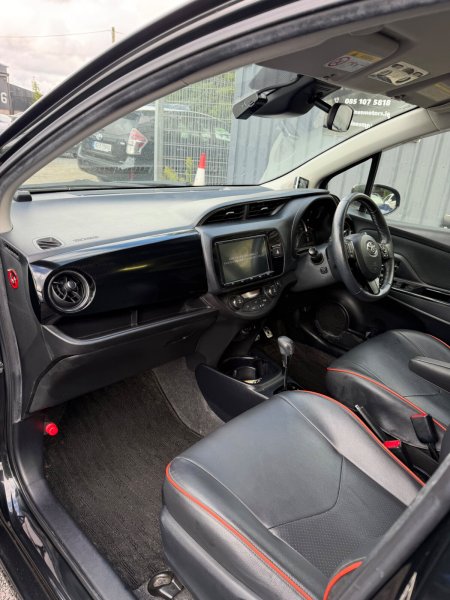 2017 Toyota Vitz - photo 8