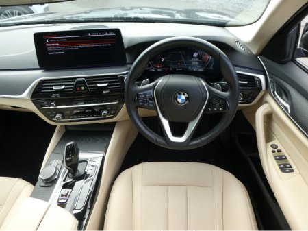 2023 BMW 5-Series - photo 17