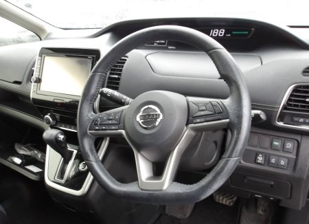2017 Nissan Serena - photo 5