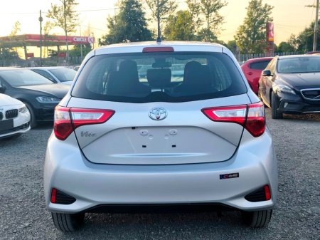 2019 Toyota Vitz - photo 11