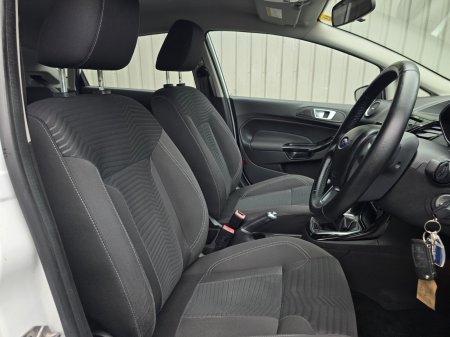 2015 Ford Fiesta - photo 11