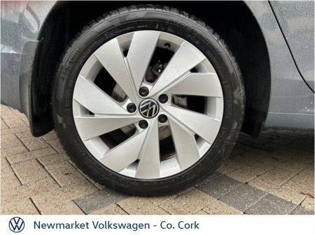 2024 Volkswagen Golf - photo 2