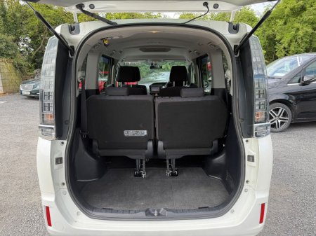 2016 Toyota Voxy - photo 20