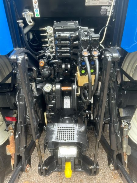 2008 New Holland T6080 - photo 13