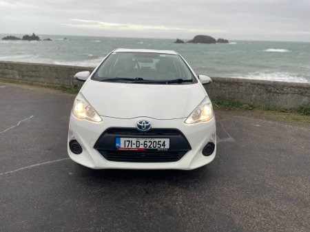 2017 Toyota Aqua - photo 2