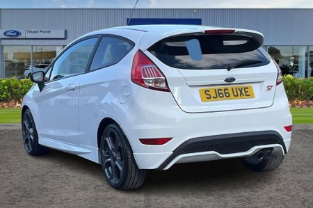2016 Ford Fiesta - photo 2