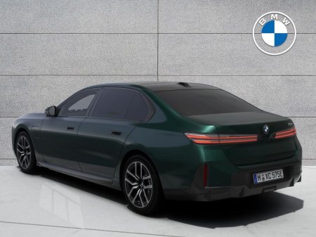 2027 BMW 7-Series - photo 2