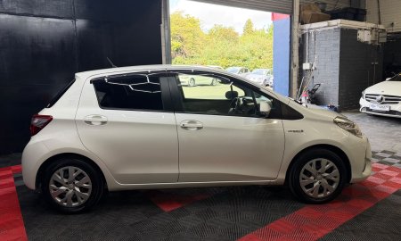2018 Toyota Vitz - photo 12