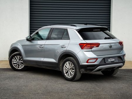 2023 Volkswagen T-Roc - photo 2