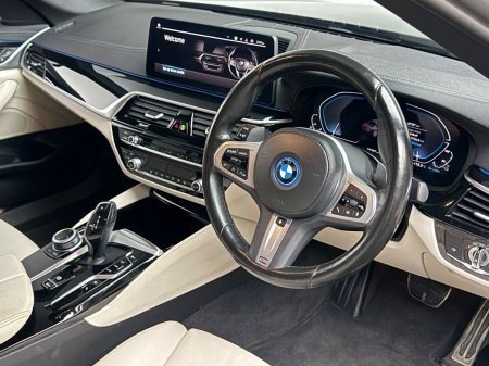 2022 BMW 5-Series - photo 9