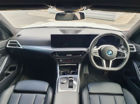 2025 BMW 3-Series - photo 4