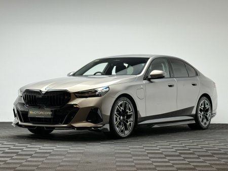 2025 BMW 5-Series - photo 3