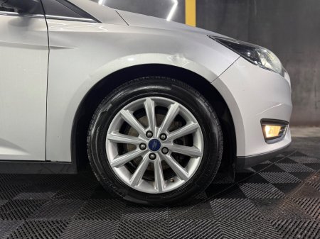 2017 Ford Focus - photo 6