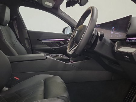 2024 BMW 5-Series - photo 12
