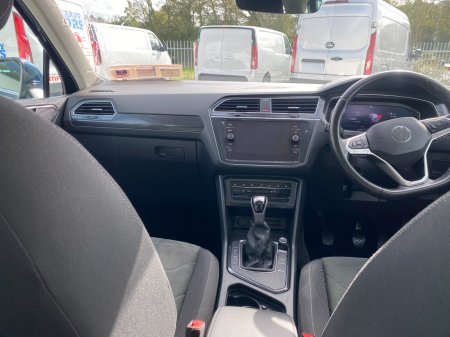 2021 Volkswagen Tiguan - photo 16