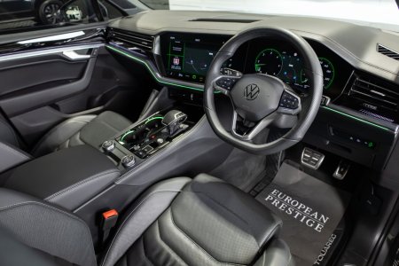 2025 Volkswagen Touareg - photo 8