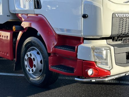 2017 Volvo Other - photo 25
