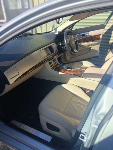 2015 Jaguar XF - photo 15