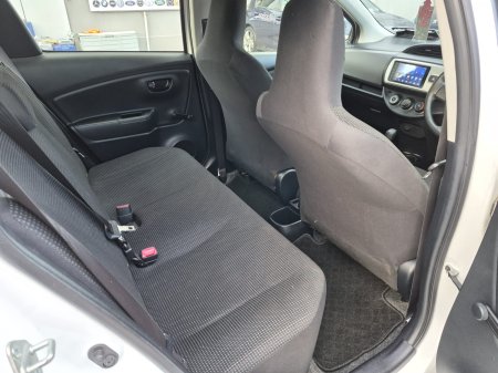 2016 Toyota Vitz - photo 15