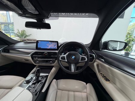 2021 BMW 5-Series - photo 12